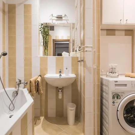 Flexihome Sk - Tolsteho - Free Parking On The Street - 2 Bedrooms Appartamento
