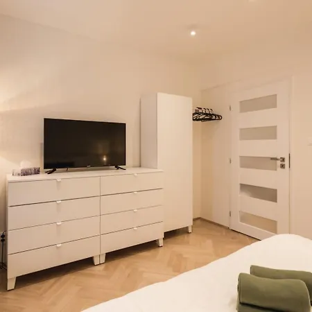 Apartmán Flexihome Sk - Tolsteho - Free Parking On The Street - 2 Bedrooms Košice