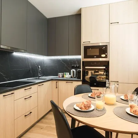 Flexihome Sk - Tolsteho - Free Parking On The Street - 2 Bedrooms Kosice