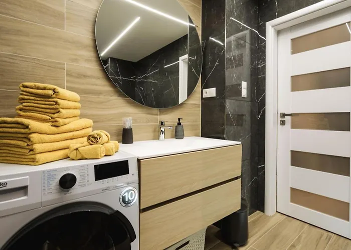 Flexihome Sk - Tolsteho - Free Parking On The Street - 2 Bedrooms