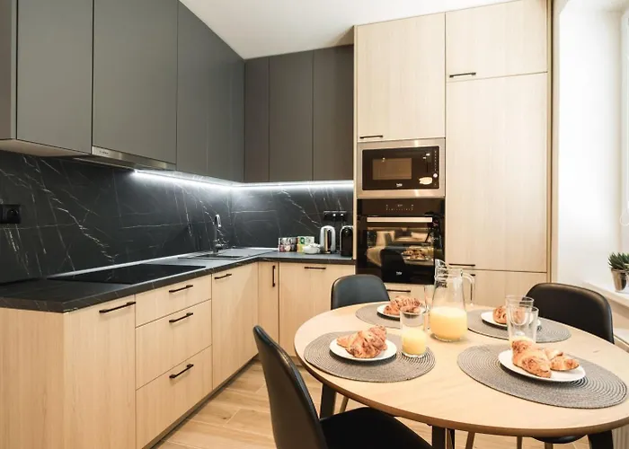 Flexihome Sk - Tolsteho - Free Parking On The Street - 2 Bedrooms Košice